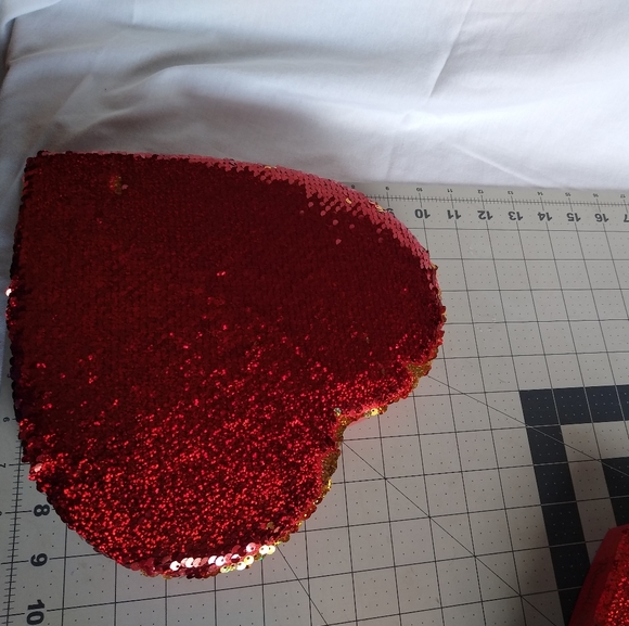 Metallic Red and Gold Sequins Heart Shape Wall Decor Set of 2 - Picture 4 of 8